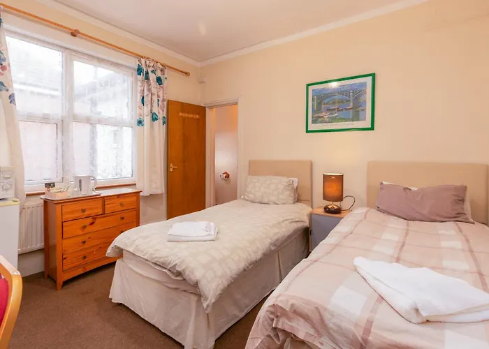 Ricky Road Guest House - Budget