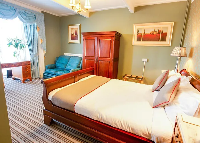 Oyo Lamphey Hall