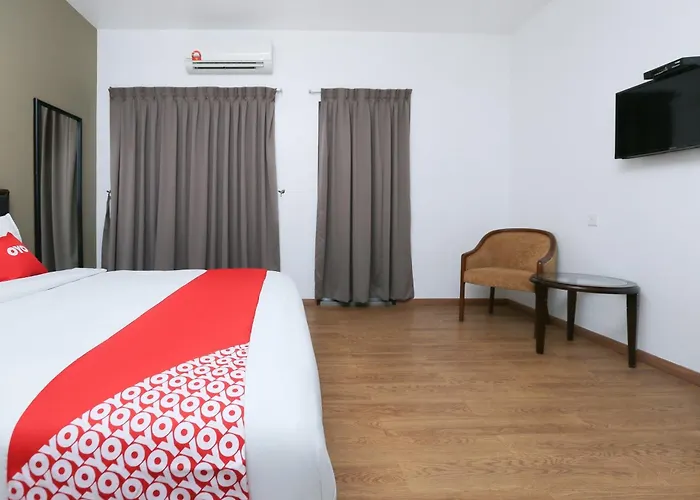 Oyo 89915 East Mount Hotel