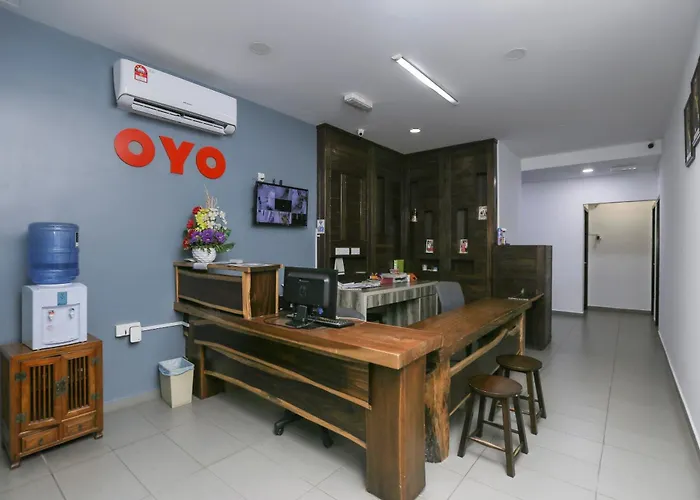 Oyo 89915 East Mount Hotel