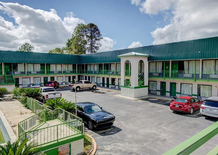 Rise Inn By Oyo Us 441