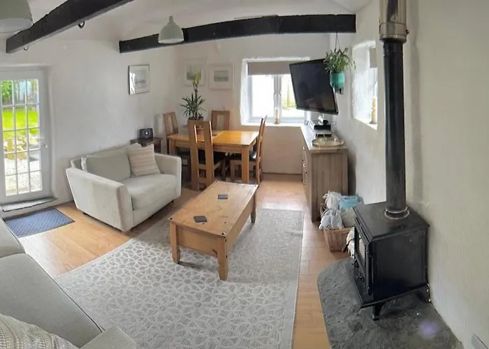 Romantic Log-Burner Cornish Cottage Private Garden Dogs Welcome