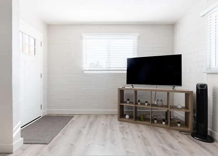 Spacious 2Br Condo, Steps To Downtown Gilbert, King Bed & Laundry