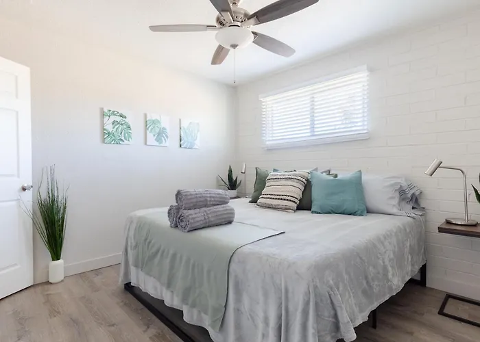 Spacious 2Br Condo, Steps To Downtown Gilbert, King Bed & Laundry