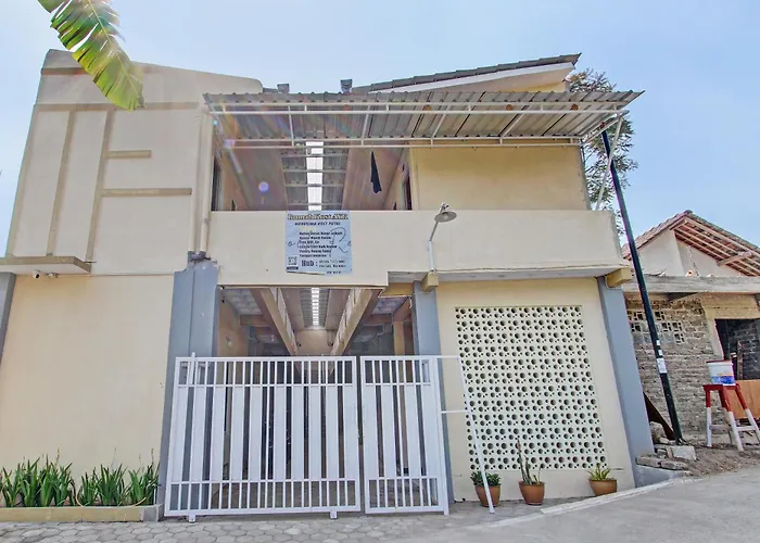 Oyo Life 93034 Ayri Home
