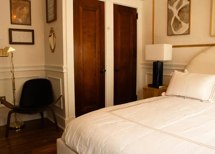 Chateau Connellsville Mcm Minimalist Suite