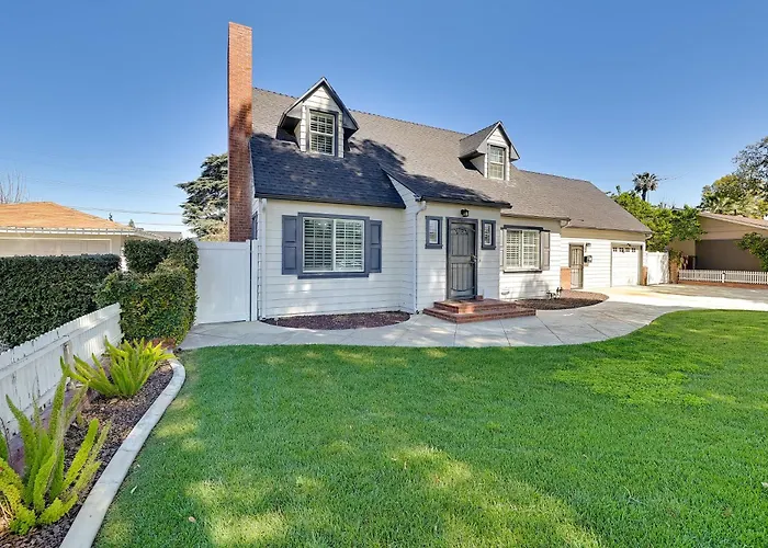 4 Mi To Dtwn: Riverside Gem W/ Pool & Game Room