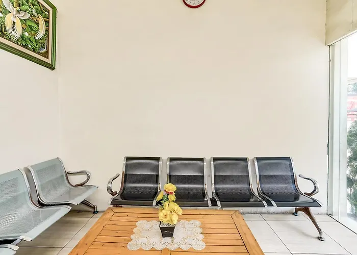Oyo 91361 Benlin D'Kost Syariah