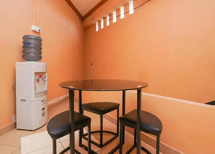 Oyo Life 2619 Kost Keluarga Cemara