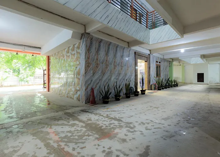 Urbanview Syariah Hotel Tiga Er Near Karawang Central Plaza