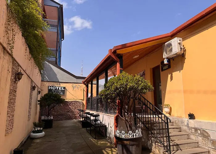 Two Lions Hotel