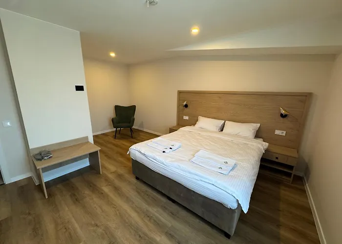 Promenaden Hotel