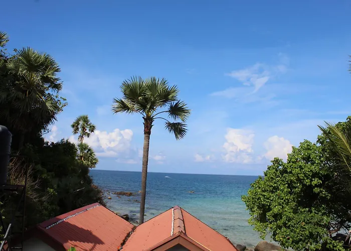 Clara'S Beach Inn