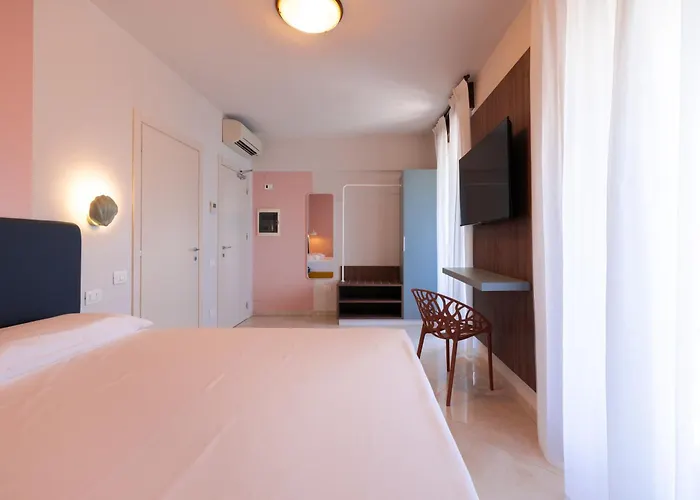 La Vista Postcard Hotel