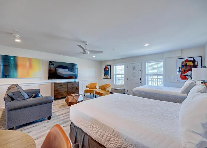 102 Queen Ada Suite, 1St Floor Low Tide