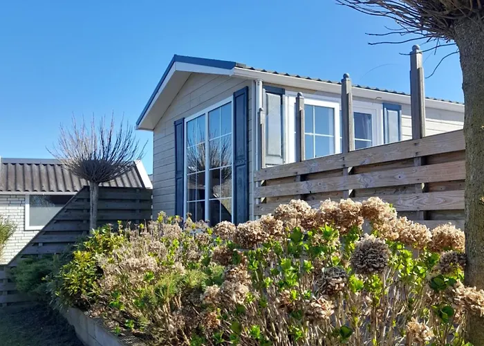 Chalet Makkum C99B met prive gelegen tuin aan het water