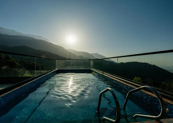 Alivaa Hotel, Mcleodganj With Best Dhauladhar View & Infinity Pool Sky Garden