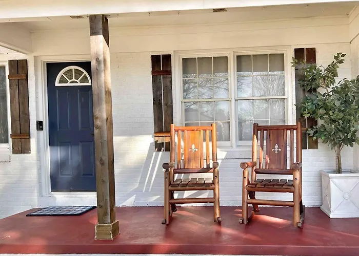 Decatur'S Cozy Family Charm With Modern Touches