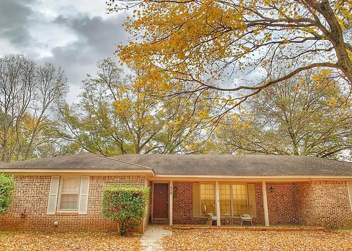 Decatur Chic Family Home With Pool Table