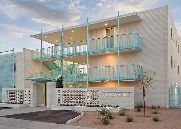 Modern Contemporary Living In Dtph - Poolside.