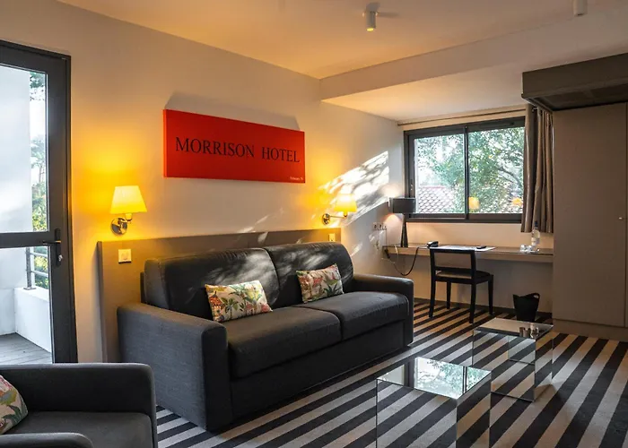 Hotel 202