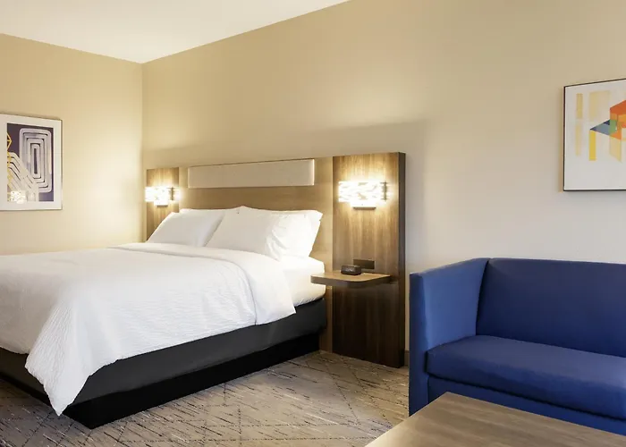Holiday Inn Express & Suites Brady By Ihg
