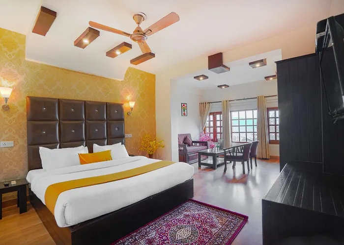 Pax Hotel Ark 150 Meters From Mall Road