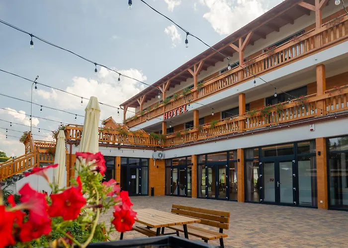 Hotel Mazurkowa&Wesela&Imprezy&Konferencje Jelenia Góra, obok restauracja Mazurkowa Chata
