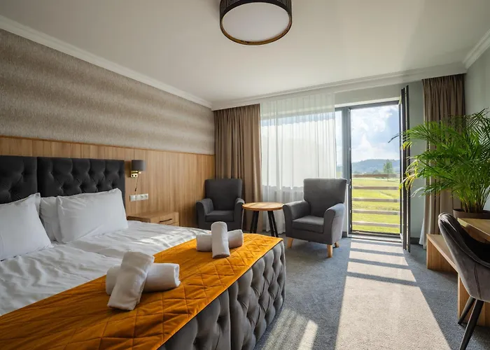 Hotel Mazurkowa&Wesela&Imprezy&Konferencje Jelenia Góra, obok restauracja Mazurkowa Chata