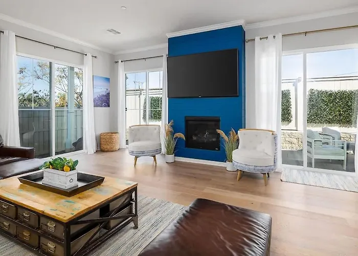 Large 4 Bedroom Close To Beach