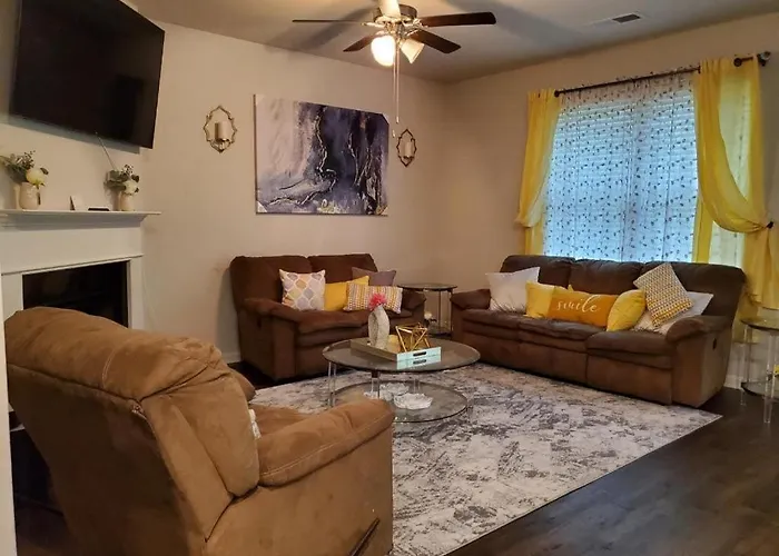 Pet Friendly, Free Breakfast, 3Bed 2Bath Covington Cozy Hideaway