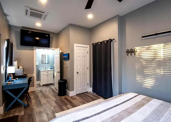 Beautiful Studio Close To The Beach!