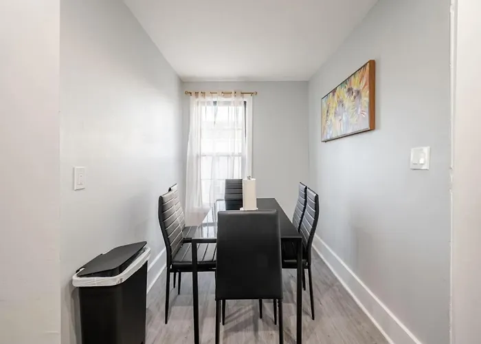 2 Bed Apt In Blackrock By Beach