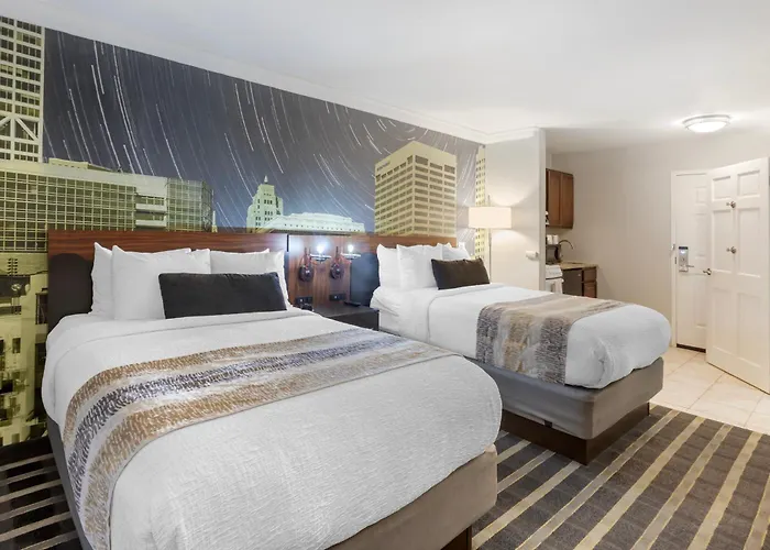 Best Western Plus Milwaukee West
