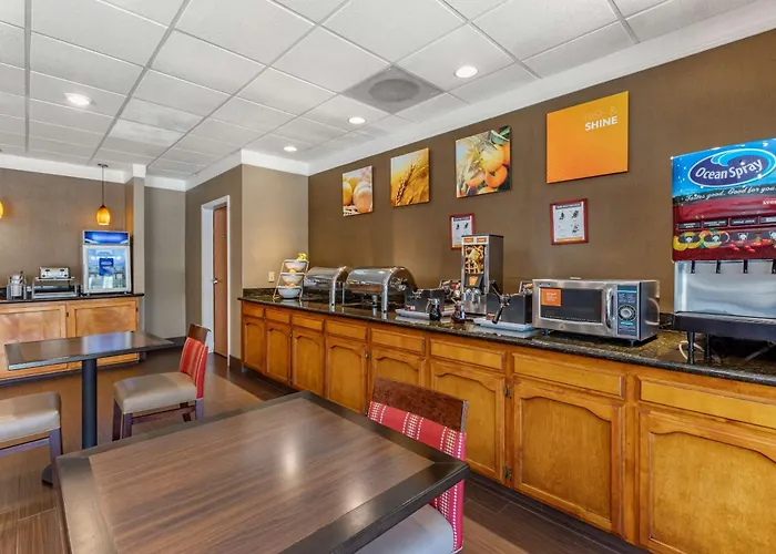 Comfort Suites Visalia - Convention Center