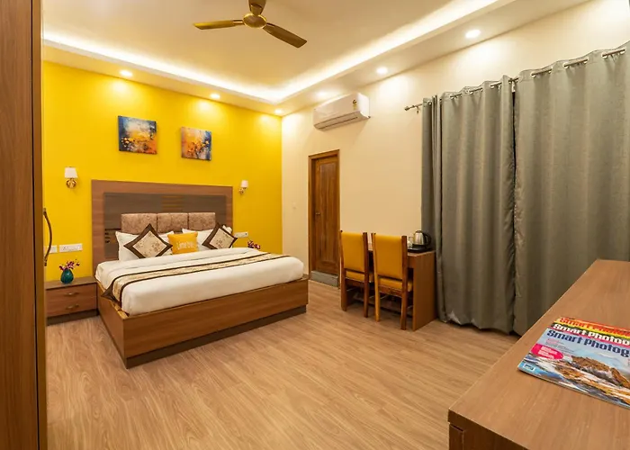 Lime Tree Hotel & One Bed Room Serviced Apartment Nearby Noida Sector 50 Metro & Medanta Hospital With Party Venue