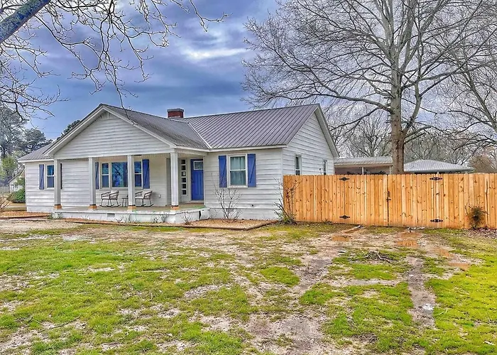 Family Retreat Prime Location In Decatur