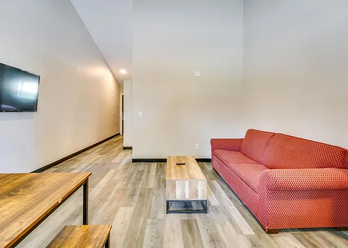 Pet-Friendly Studio Near Lighthouse Beach!