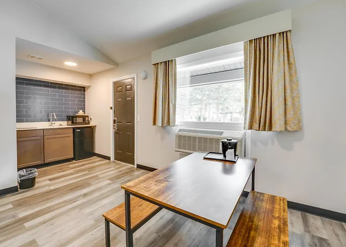 1 Mi To Riverfront: Walkable Port Huron Studio