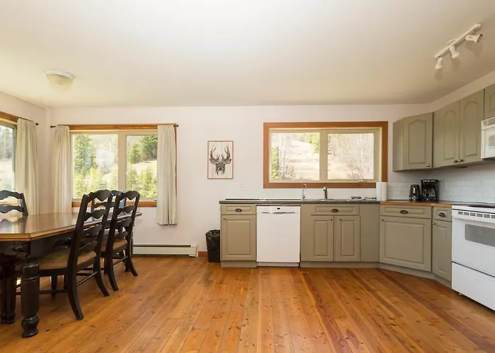 Pet Friendly 3 Bdrm Home With Hot Tub By Stayin