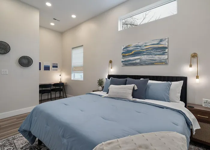 Modern Lake House 3 Blocks From The Lake!
