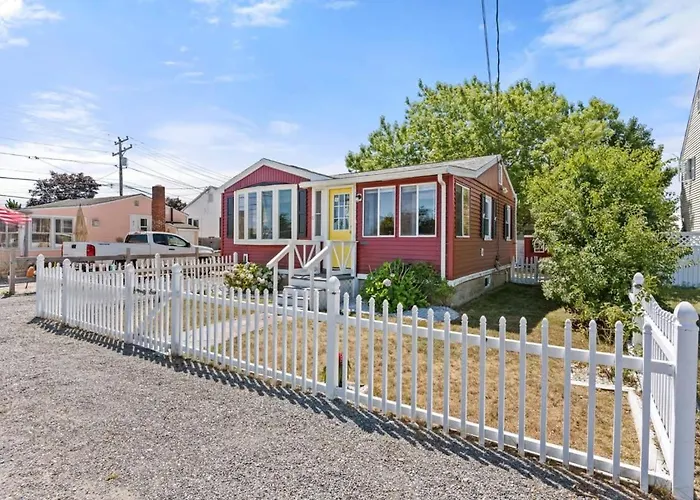 The Salty Dog Pet Friendly Private Yard