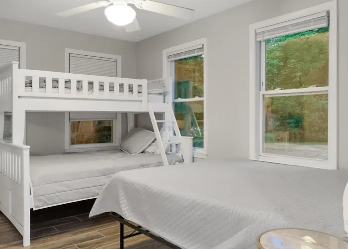 Charming Single-Family Home Between Ocean City & Assateague Island Pet-Friendly Retreat