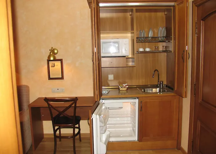 Villa Russell Hotel&Apartments