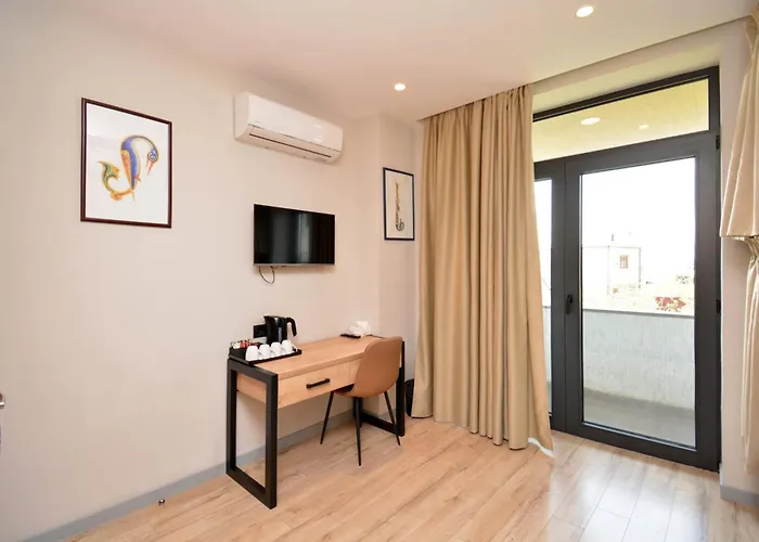 Andor Hotel