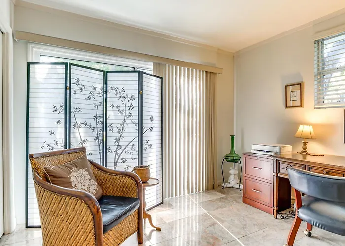 Englewood Bungalow 1 Mi To Beach: Pets Welcome!