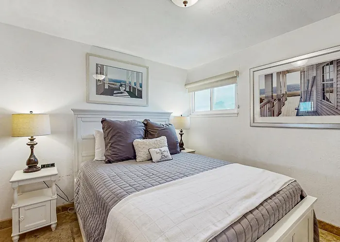 Cozy Carmet Cottage