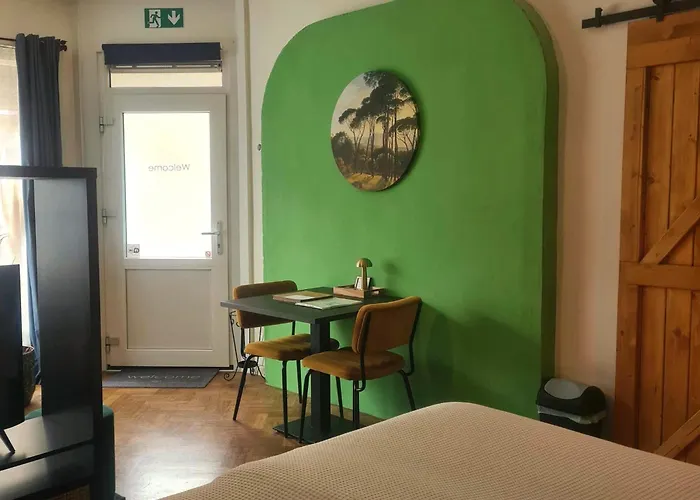 Feel At Home - Holiday Studio