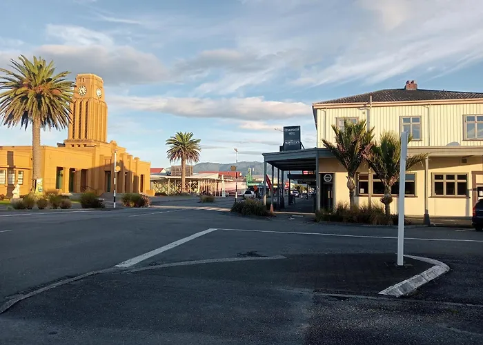 Cosmopolitan Hotel, Pub, Restaurant And Gaming Room