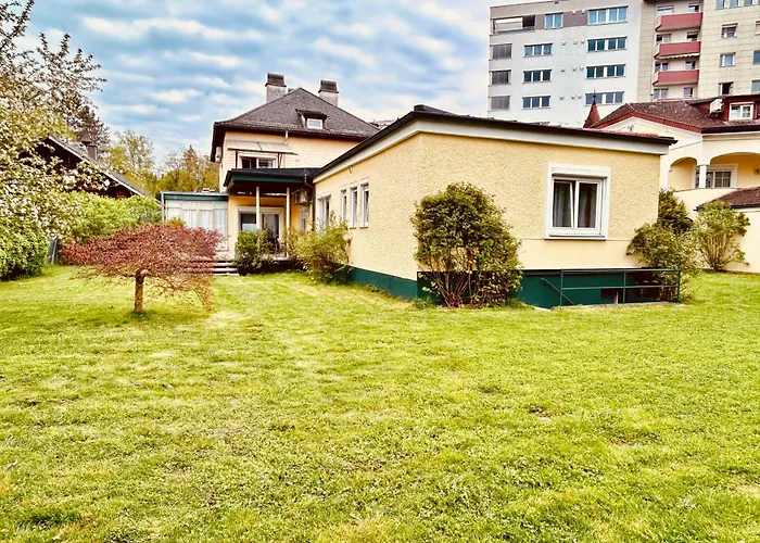 --Villa am Stadtpark--